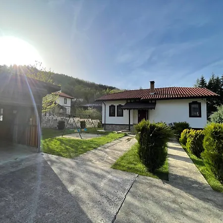 Holiday home сияйна зора Plachkovtsi